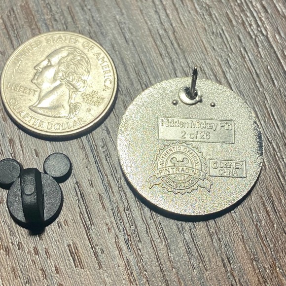 Disney parks Finding Nemo D dory hidden mickey 2 of 26 Circle Enamel Pin 2009 - Picture 3 of 5